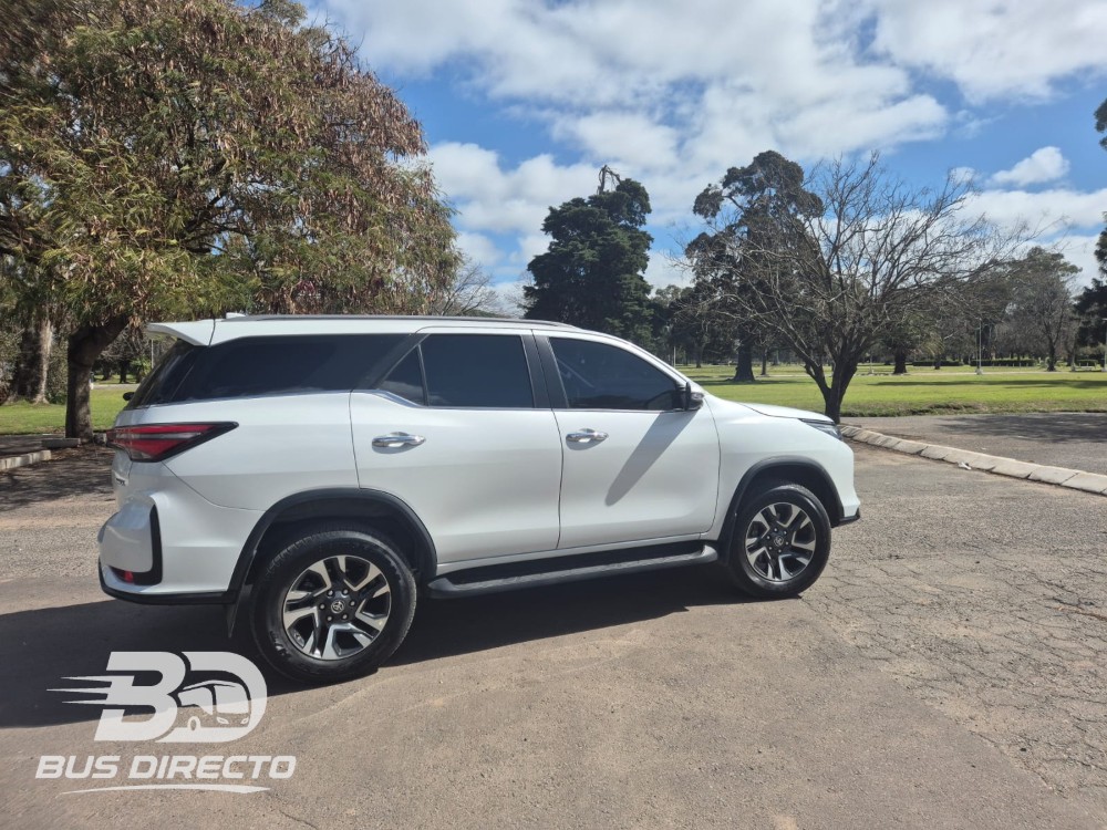 Toyota HILUX SW4 5P 2,8 Diesel Srx 4X4 6AT 7a Har 2025 — foto 4